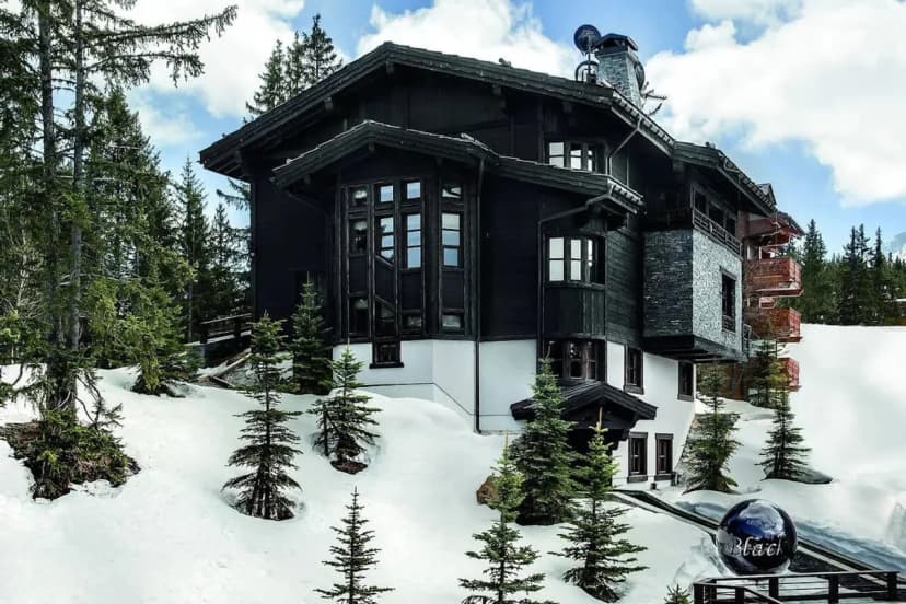 Unique villa with extravagant interiors near the slopes