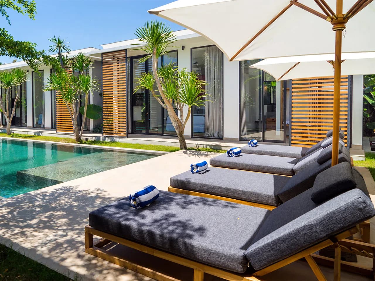 Chice und moderne Villa mit deutlich tropischem Charme, Foto 3