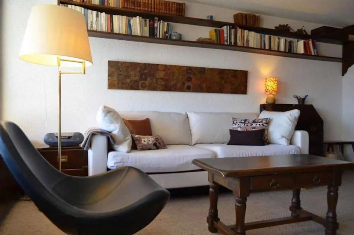 Appartement parfaitement situé avec balcon ensoleillé orienté sud-est