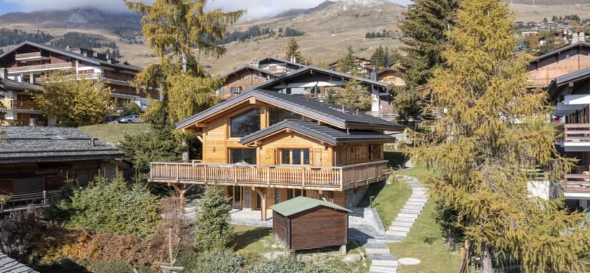 Contemporary Family Retreat with Views