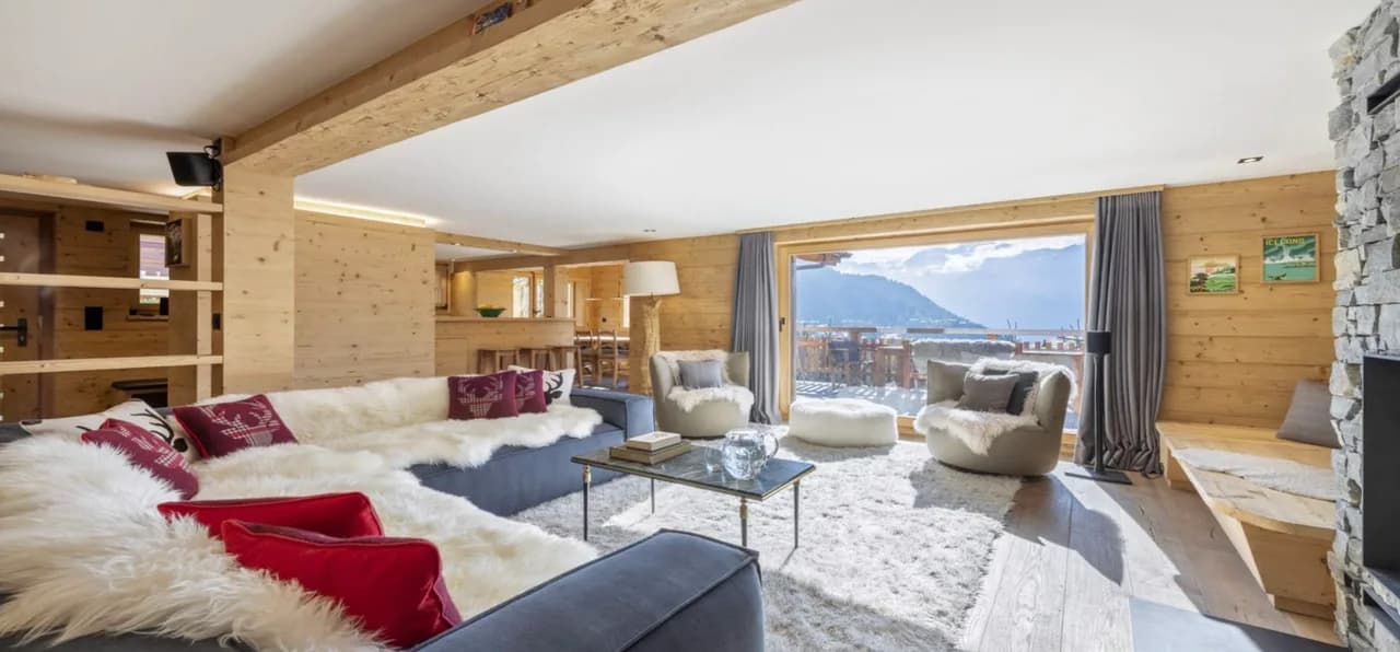 Contemporary Family Retreat with Views photo 3
