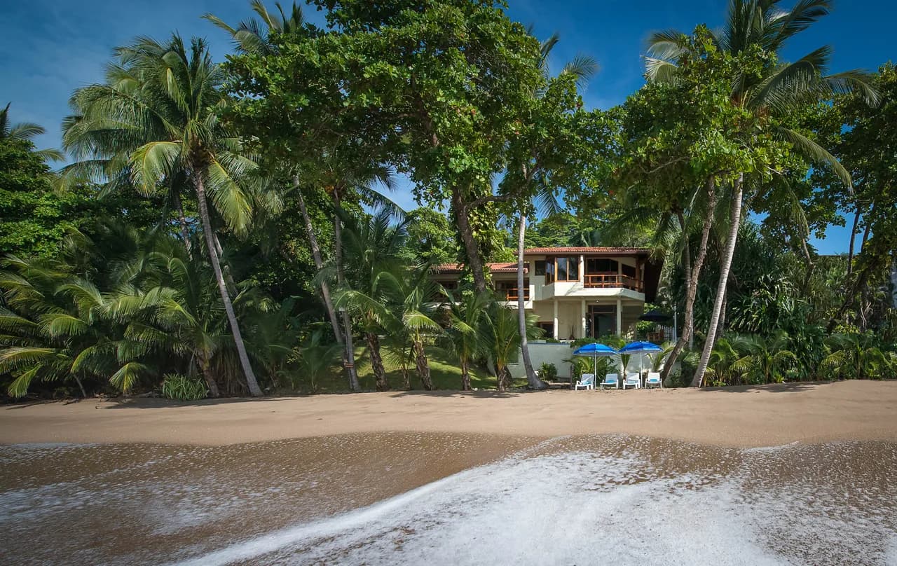 Elegant Costa Rican Villa with Oceanfront Infinity Pool