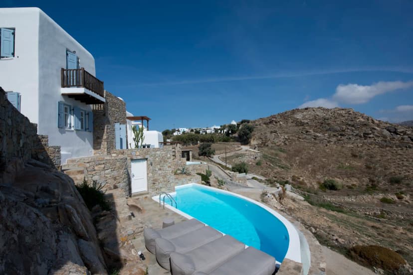 Sleek modern villa in St Lazarus area