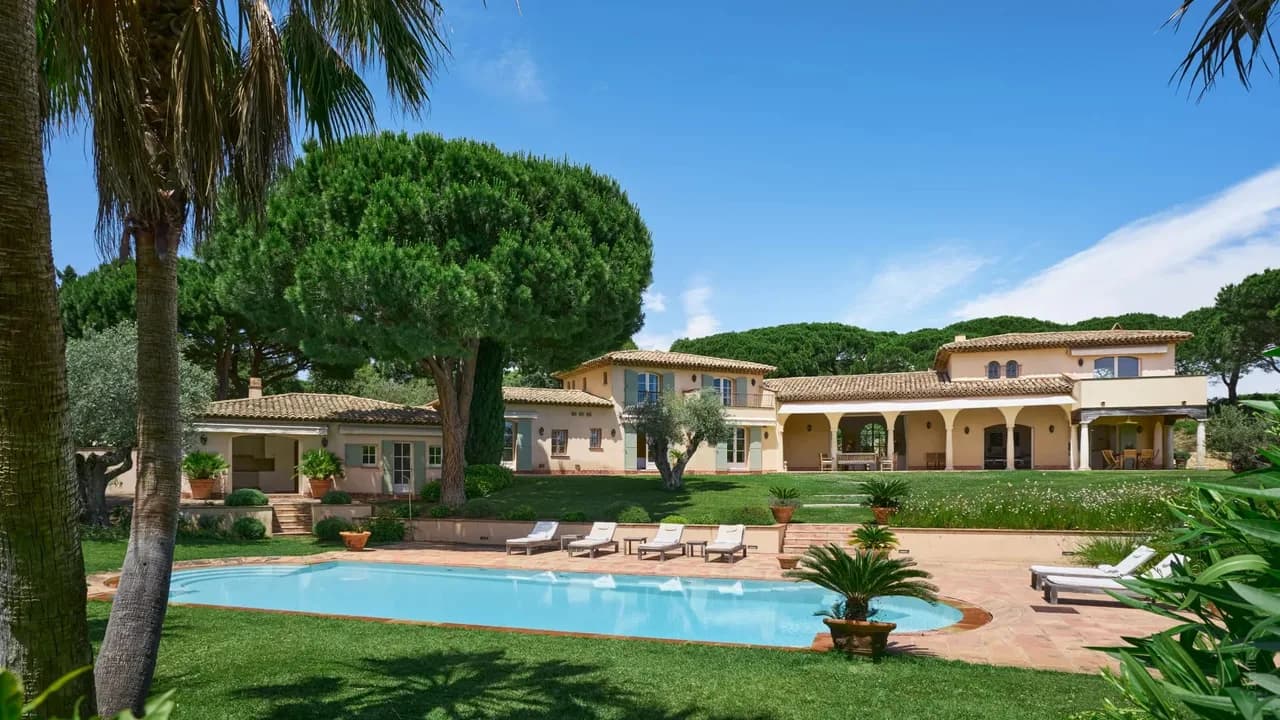 MAGNIFIKANTE VILLA IM HERZEN DER PARKS VON ST TROPEZ