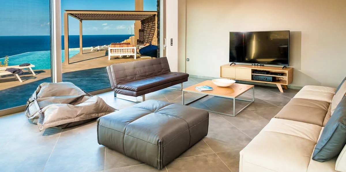 EINZIGARTIGE ELEGANTE VILLA MIT INFINITY-POOL, Foto 2