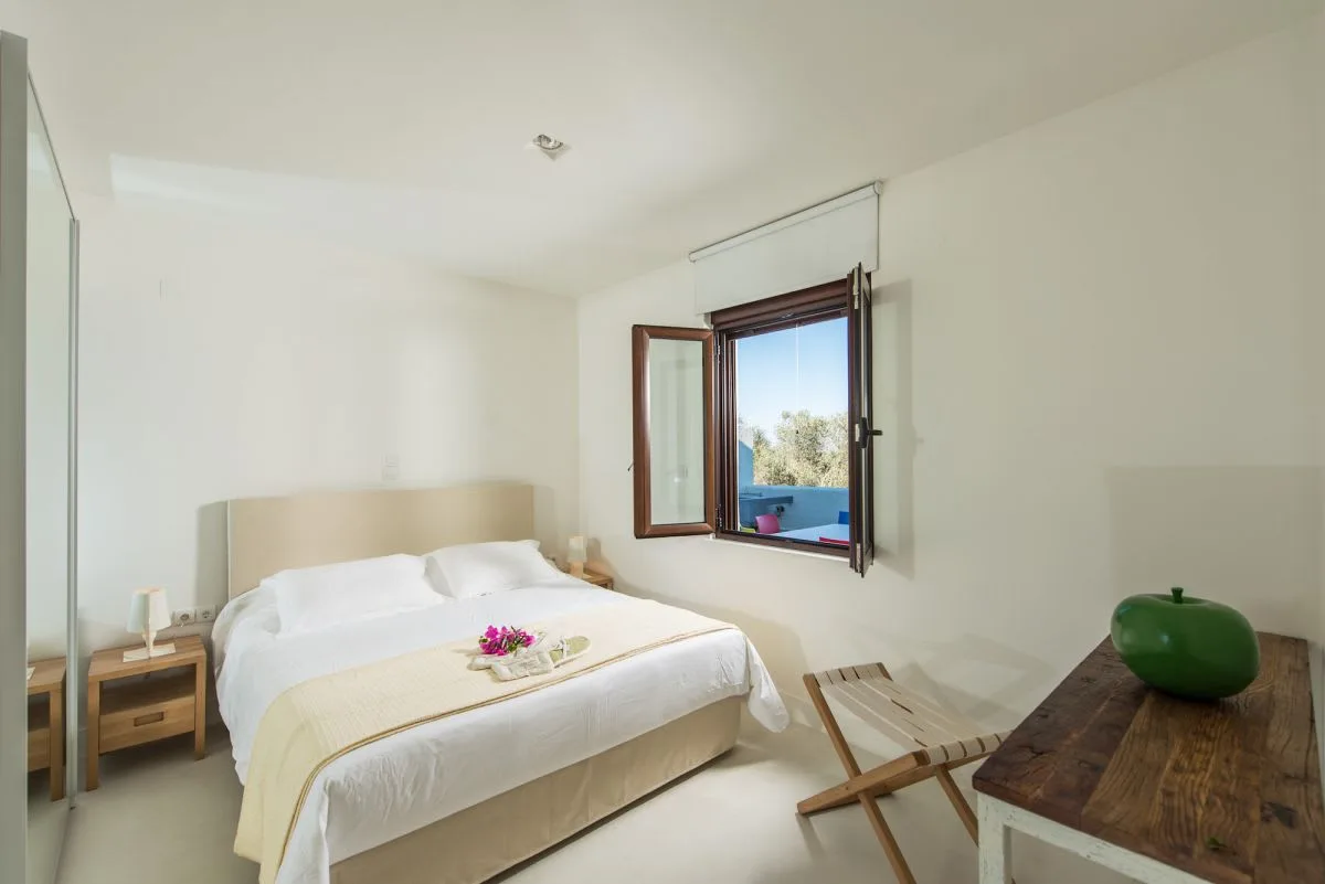 TRADITIONELLE LUXUSVILLA MIT ATEMBERAUBENDEM POOL UND MEERBLICK, Foto 3