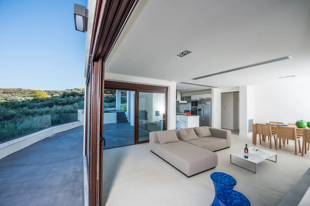 TRADITIONELLE LUXUSVILLA MIT ATEMBERAUBENDEM POOL UND MEERBLICK, Foto 4