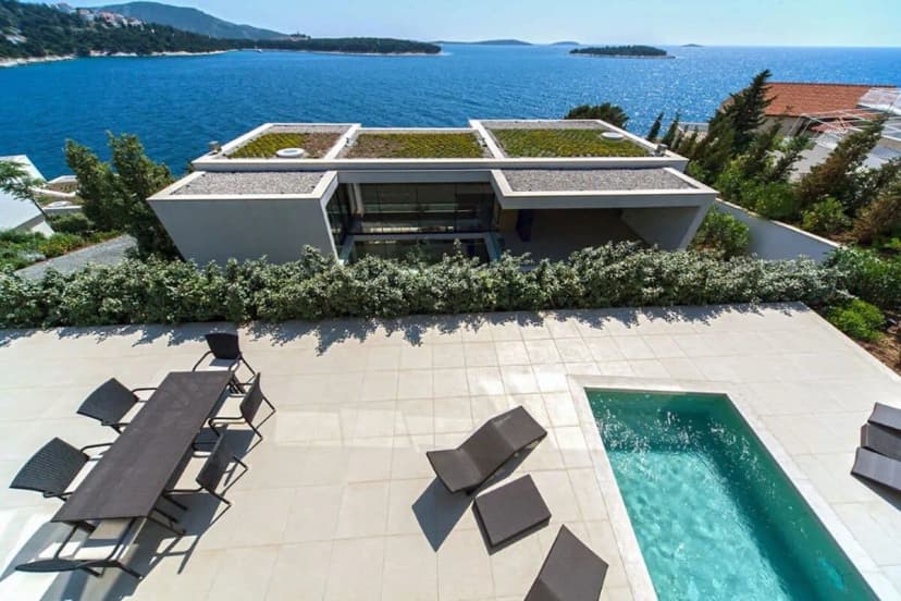 Enormous Family Villa in Finnest Location