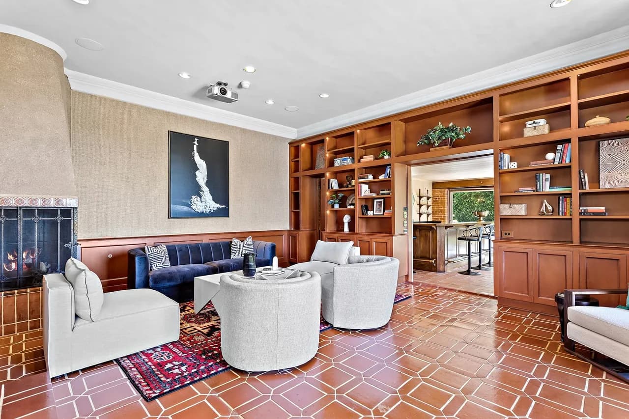 Mediterranean Style Villa In Bel Air photo 2