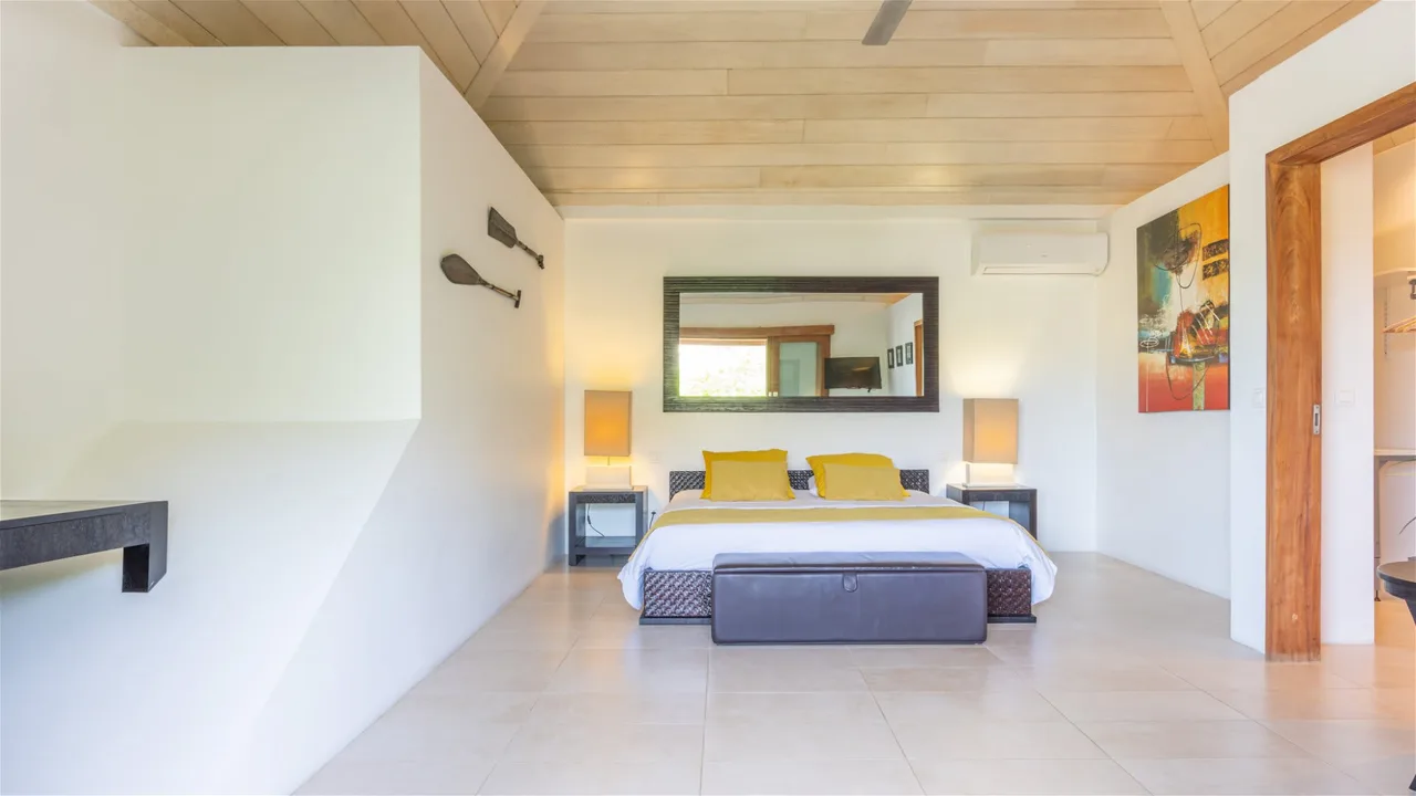 Asian inspired villa in a lush vegetation photo 3