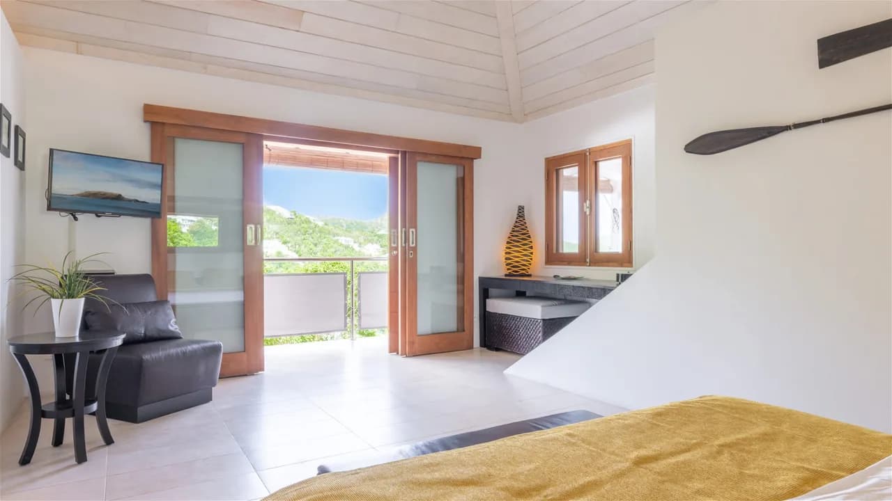 Asian inspired villa in a lush vegetation photo 4