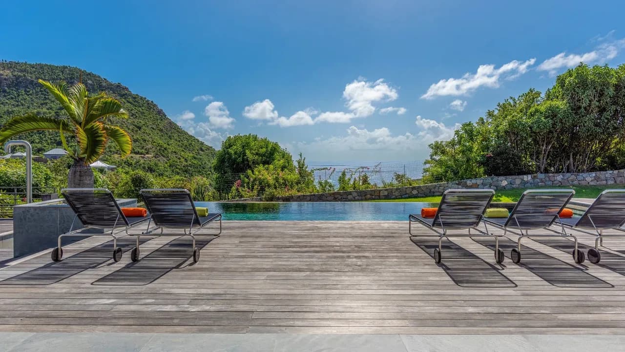 Splendid Villa With a View of Sparkling Ocean photo 4
