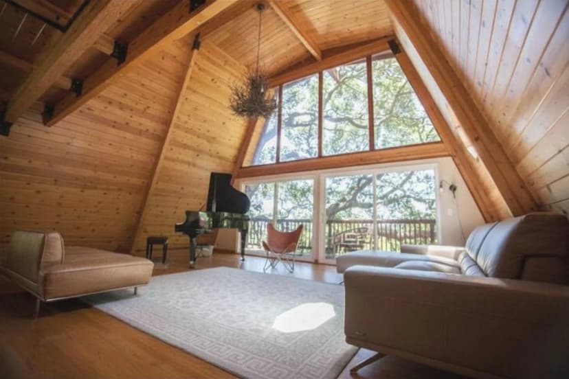 Bayview Treehouse with Hot Tub in California