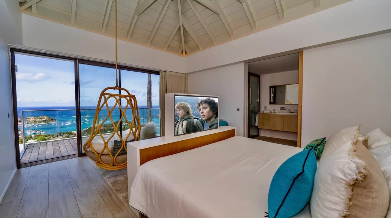 Ideal Villa with Architectural Gem photo 3