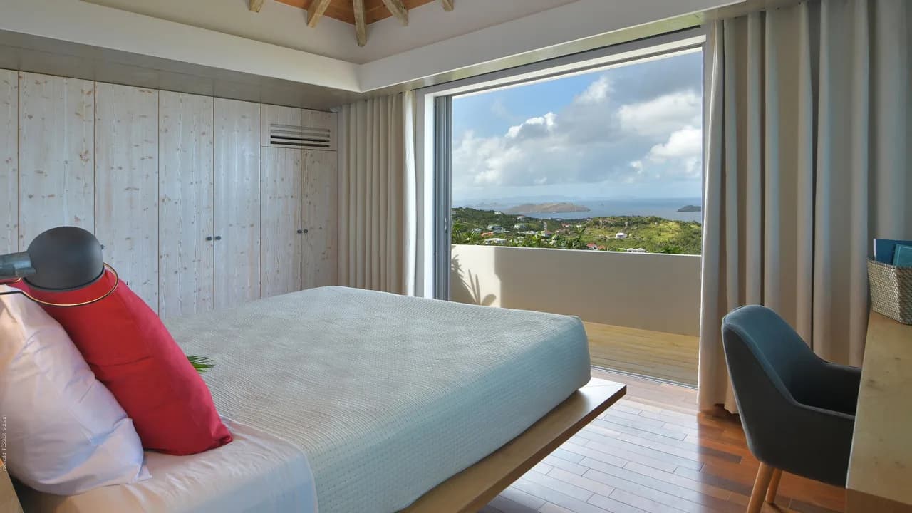 Stunning Villa Nestled in Lush Environment photo 5