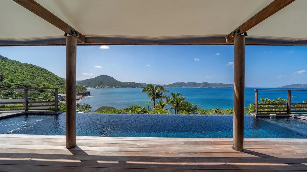 Splendid Villa Decorated with Refinement