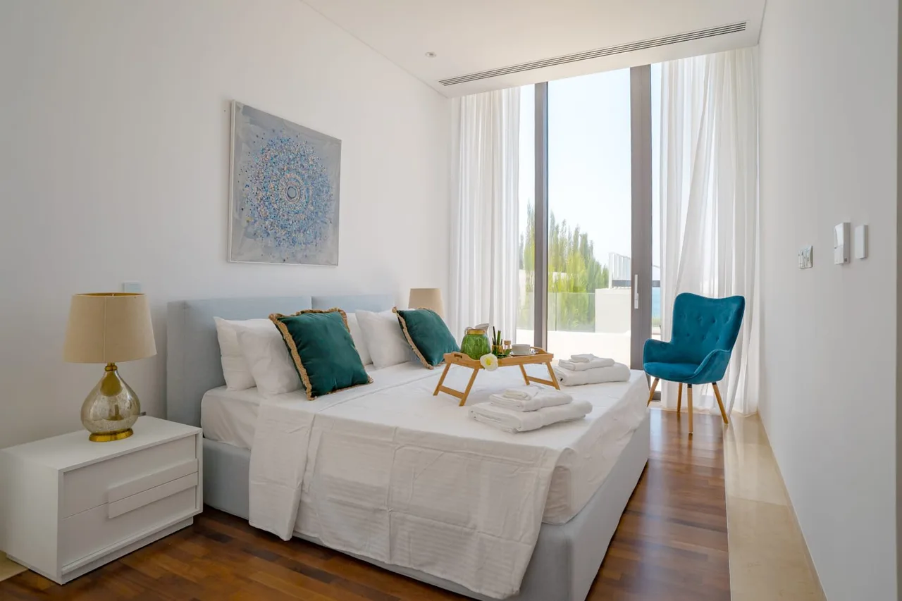 Helle Villa mit angelegten Gärten, Foto 3