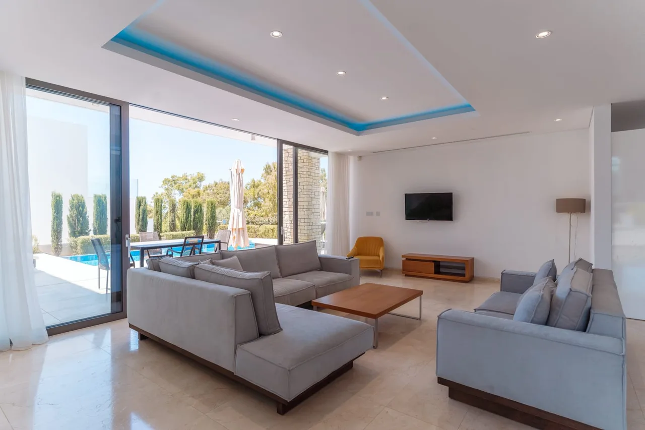 Grandiose Villa neben dem lebhaften Coral Bay, Foto 4