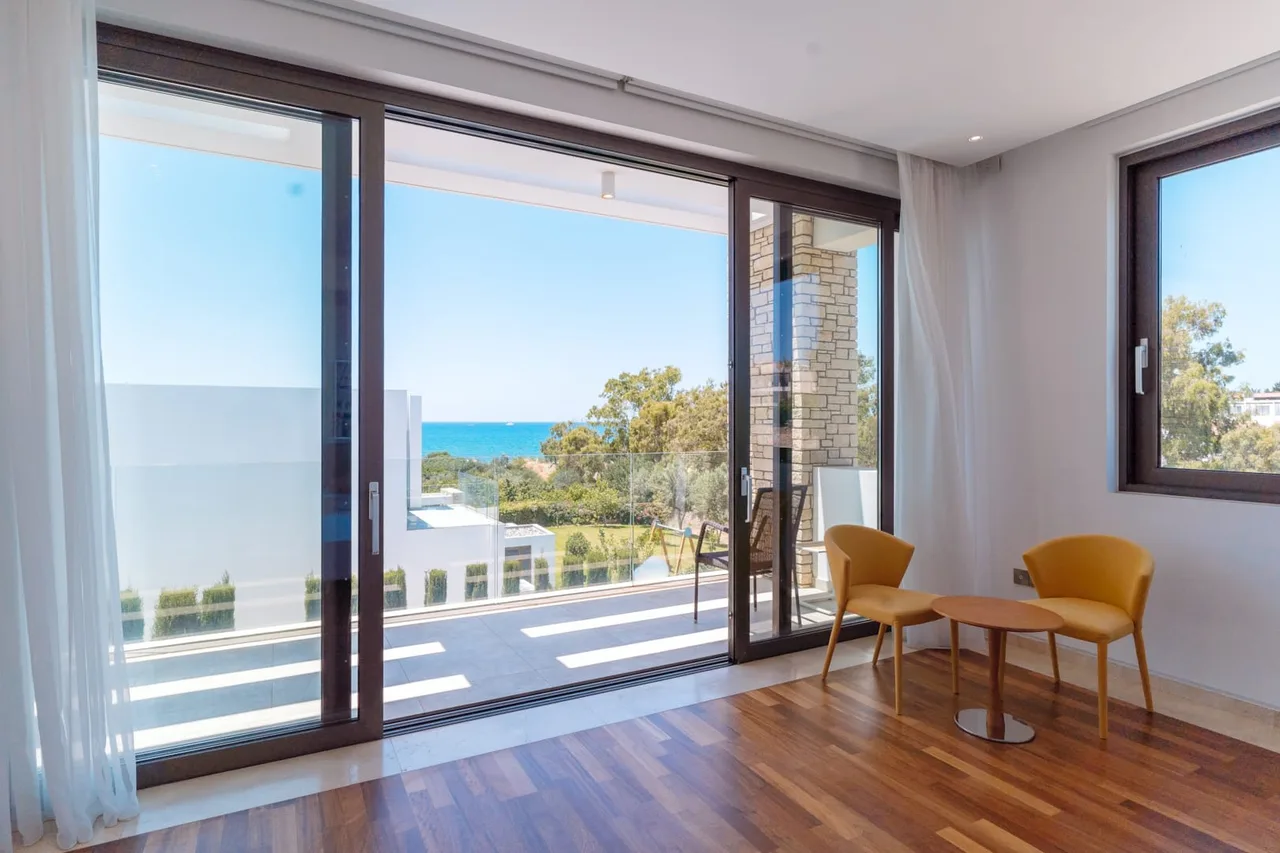 Grandiose Villa neben dem lebhaften Coral Bay, Foto 5