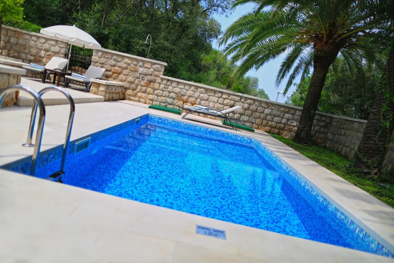 Inviting Villa with Luscious Garden, photo 3