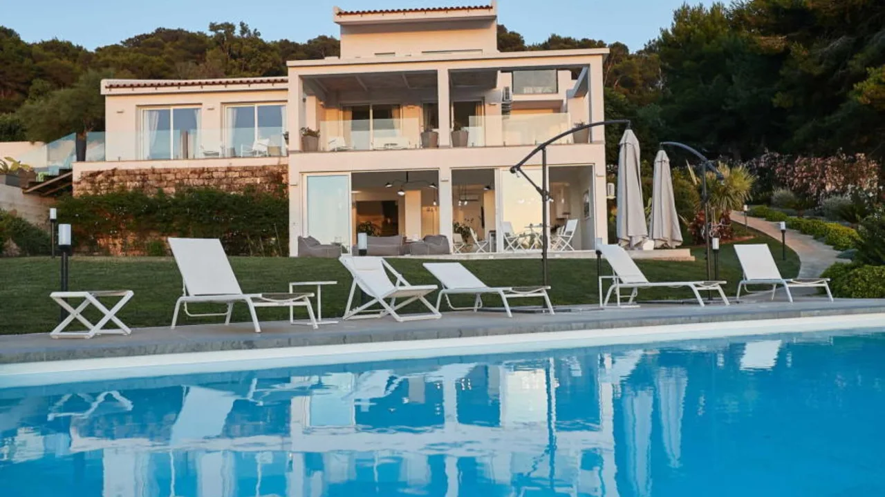 Stylish Villa with Panoramic Views