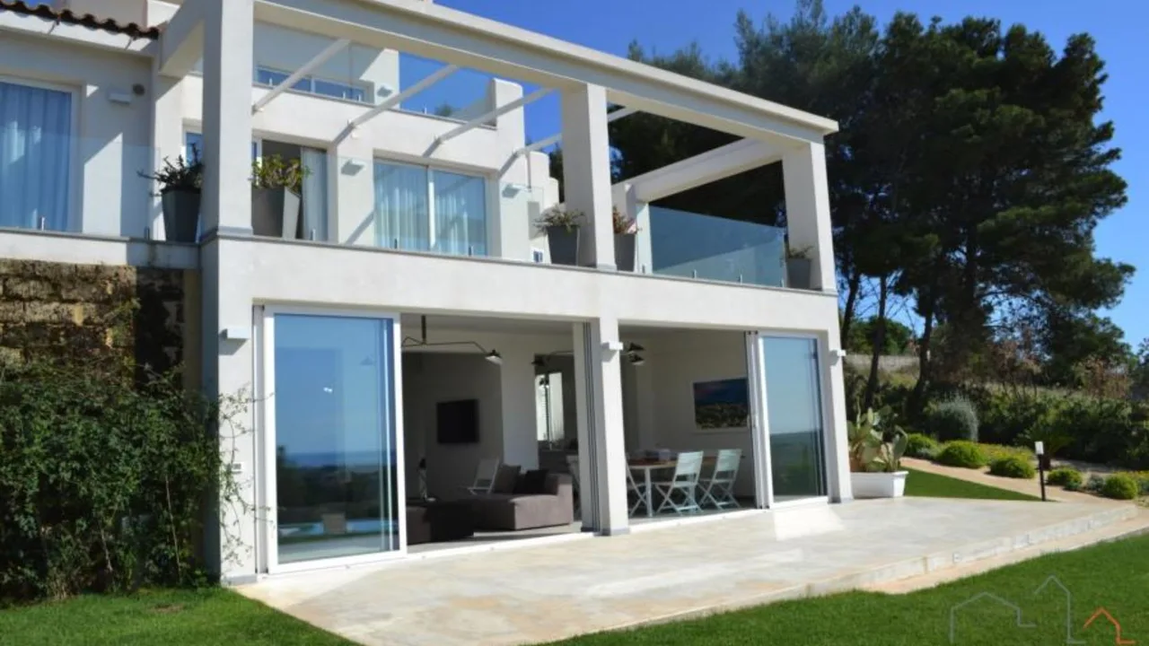 Stylish Villa with Panoramic Views photo 5