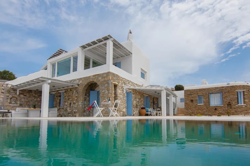 Elegant Greek villa with private pool