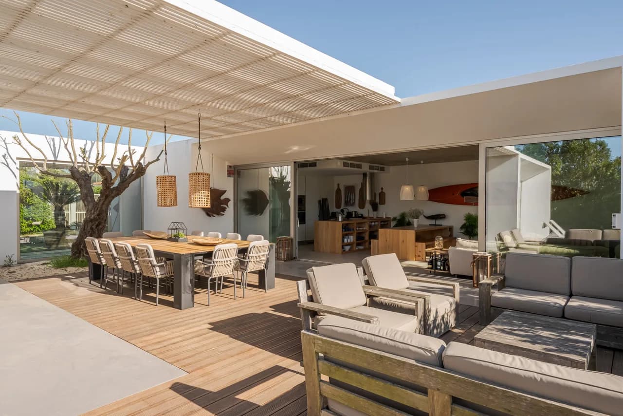 Moderne Luxusvilla mit Außenpool, Foto 2