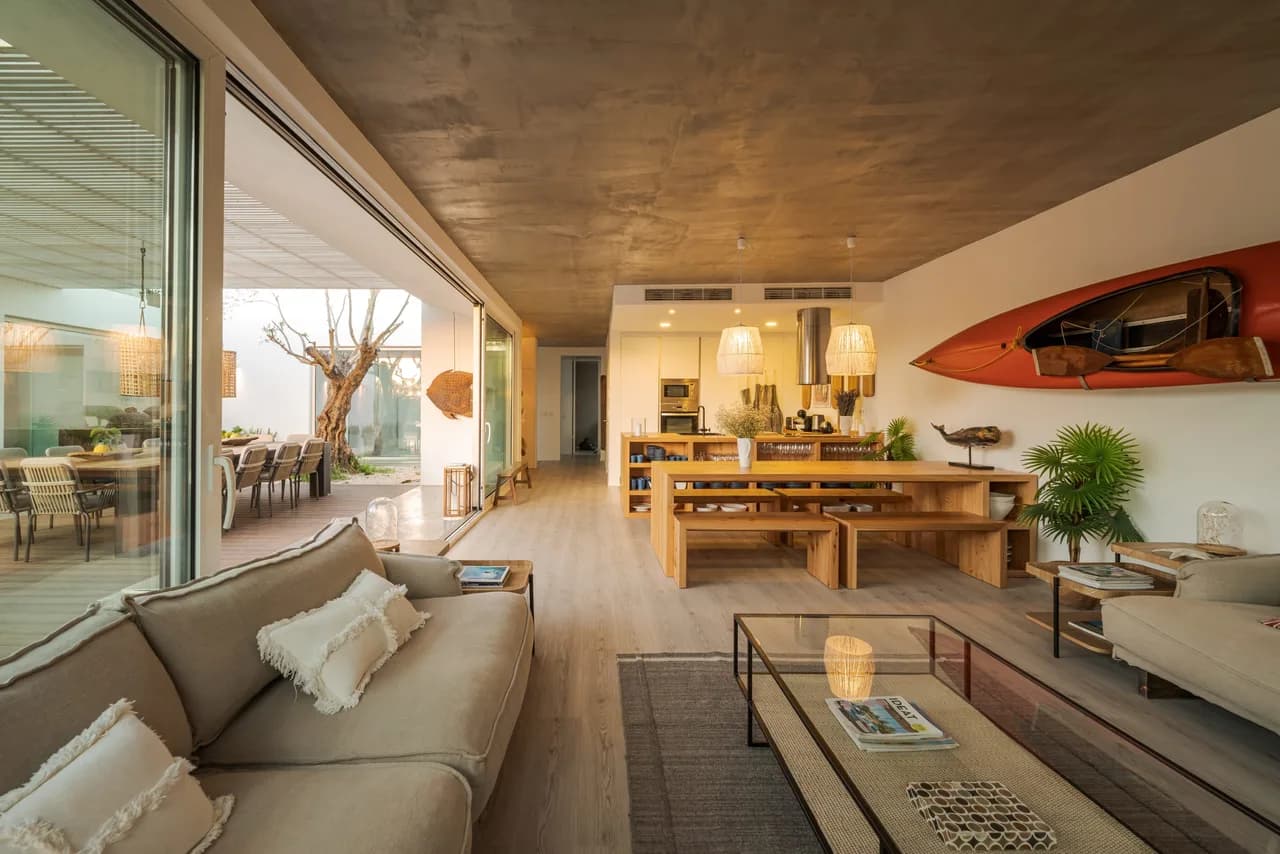 Moderne Luxusvilla mit Außenpool, Foto 3