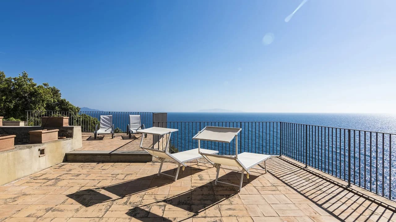 Antiker Deluxe-Turm mit Blick auf das Meer, Foto 2
