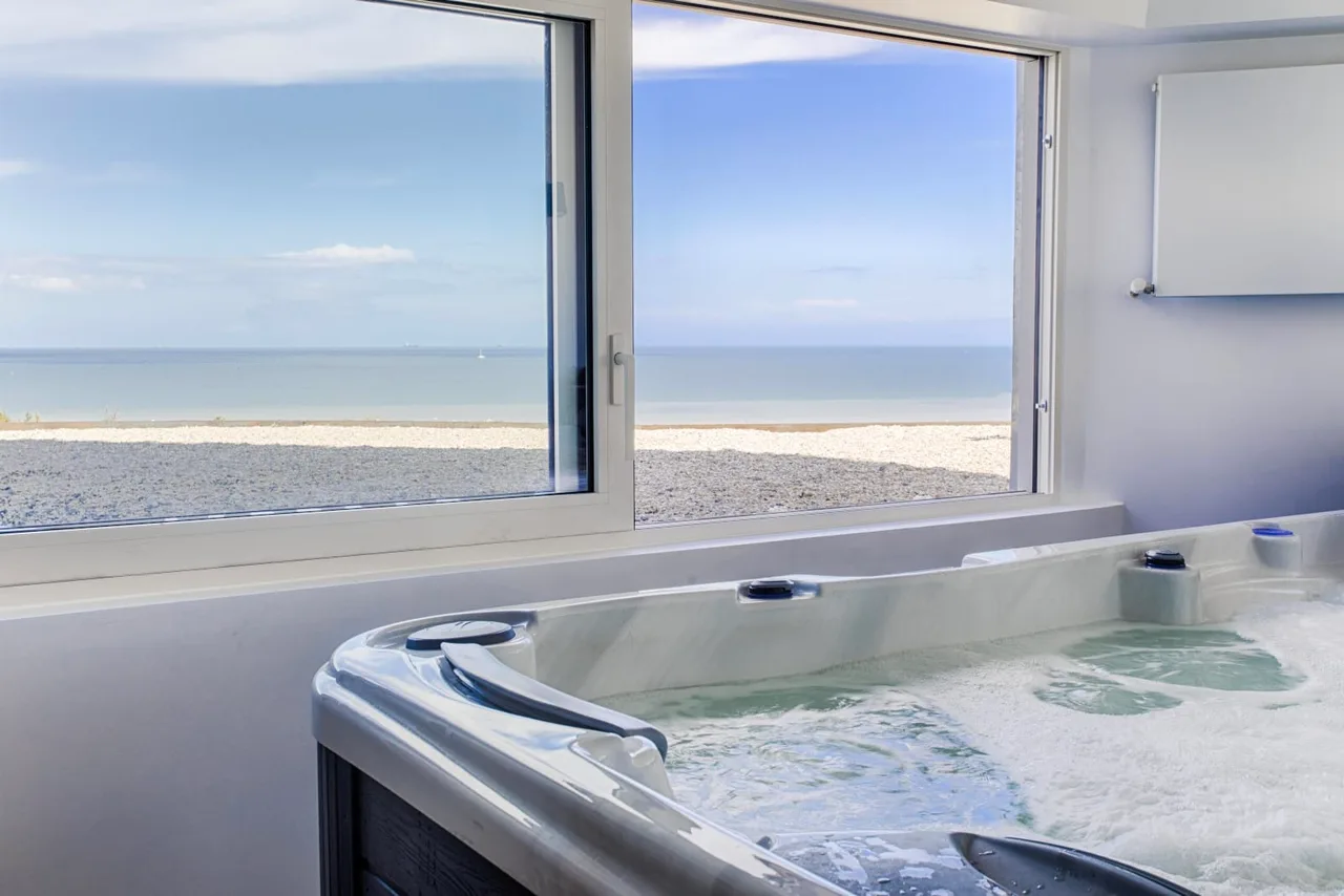 Maison Normande Relaxante en Bord de Mer avec Jacuzzi et Spa, photo 4