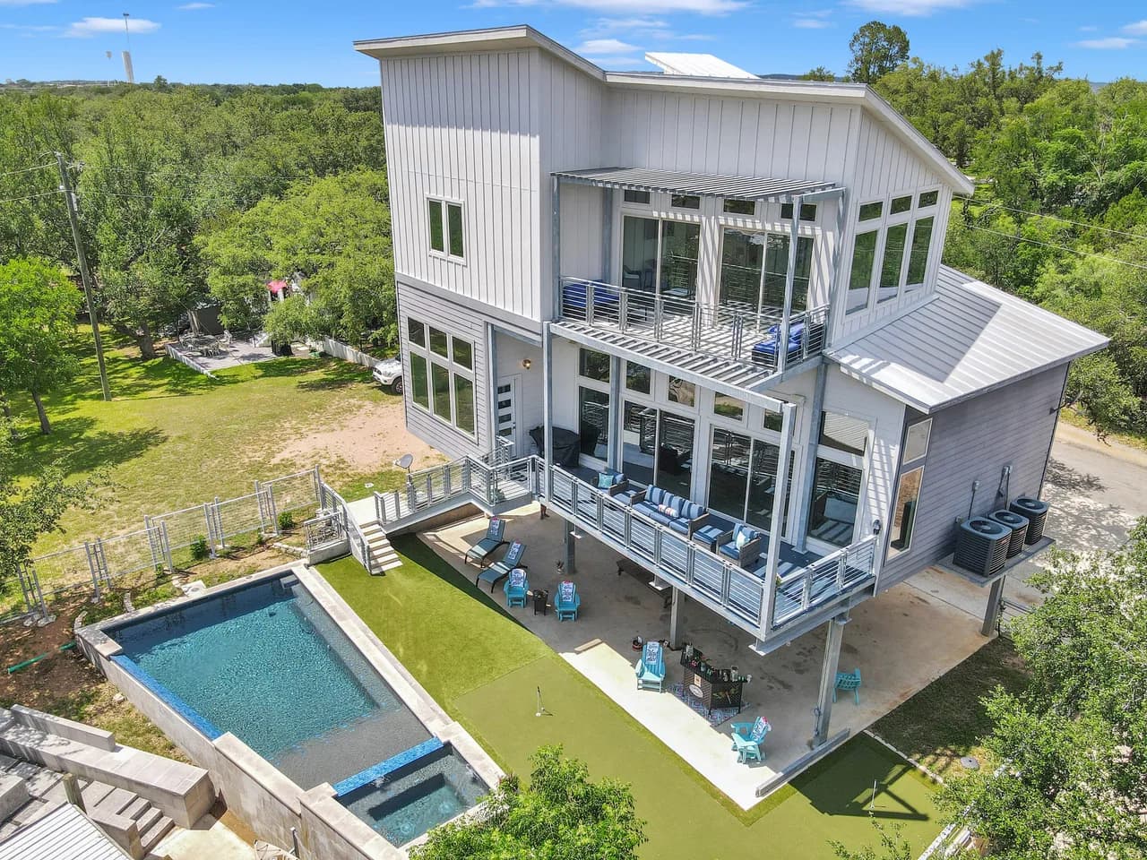 Elevated Four Bedroom Retreat in Austin photo 4