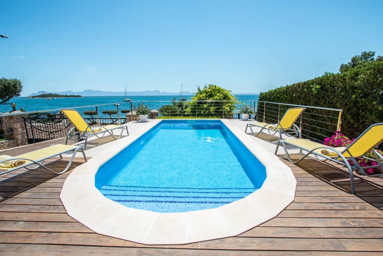Beachfront Four Bedroom Villa in Alcudia, Mallorca, foto 4