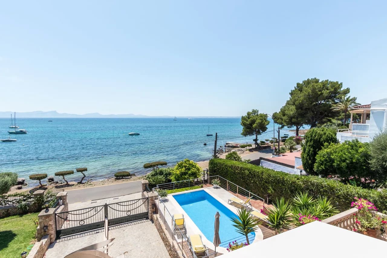 Beachfront Four Bedroom Villa in Alcudia, Mallorca, foto 5