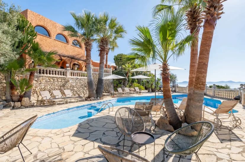 Hilltop Villa with Panoramic Views in Mallorca