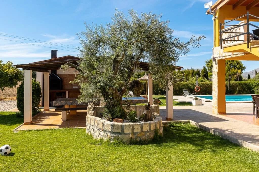 Coastal Six Bedroom Villa in Alcudia Mallorca, foto 4