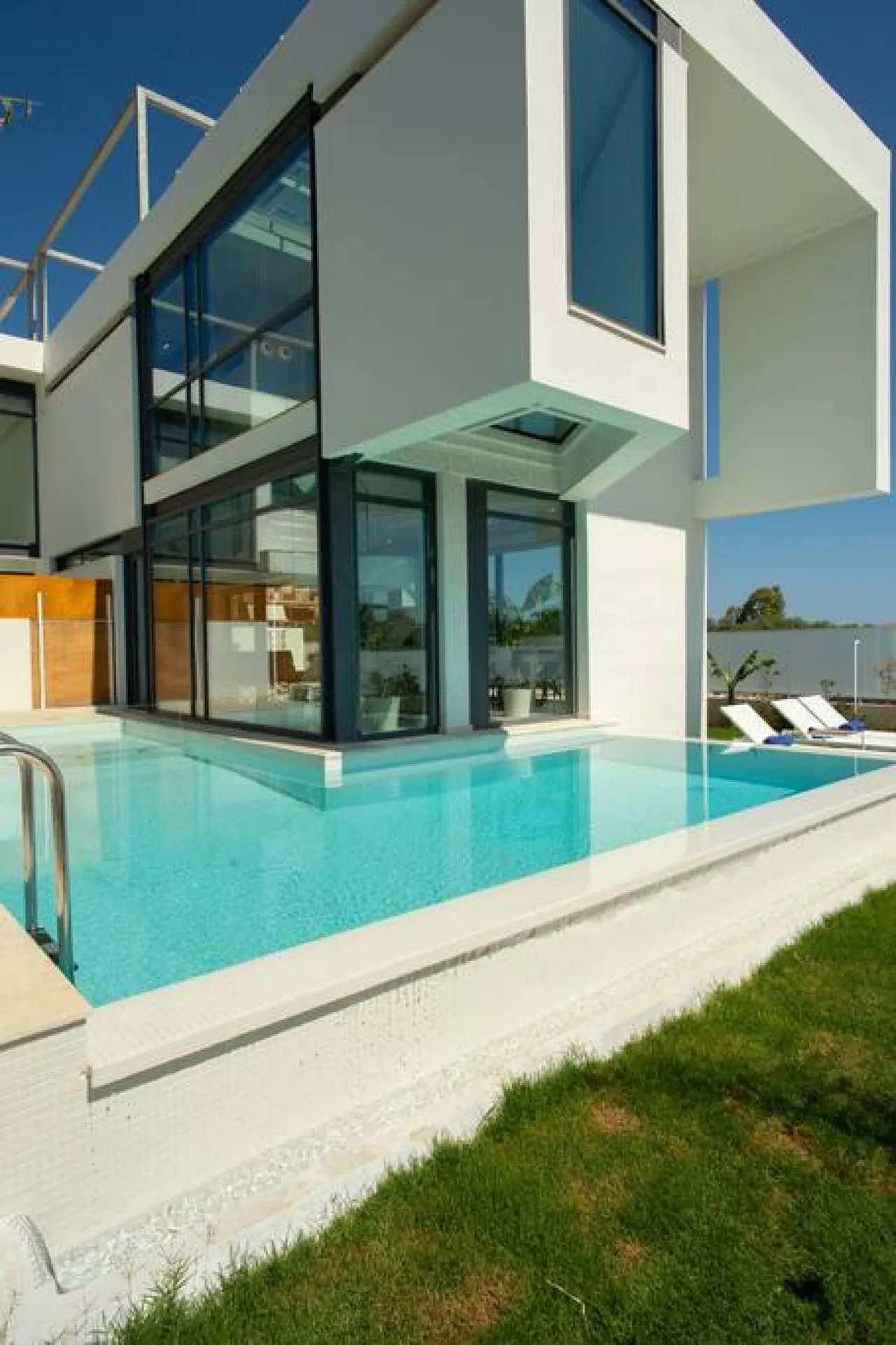 Stunning Villa with Seaview Minutes from The Beach photo 2