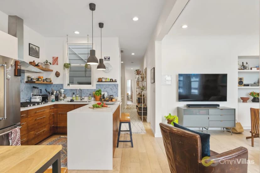 Gorgeous Classic Victorian  2BR  Modern Mission