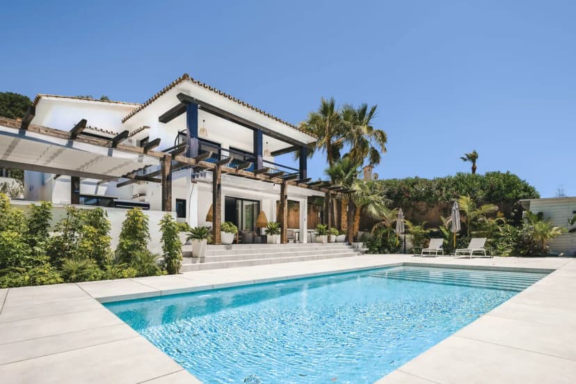 Luxe Jacuzzi Pool Villa in Marbella