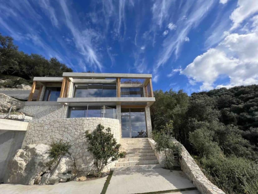 Magnificent 2 Floor House with Infinity Pool