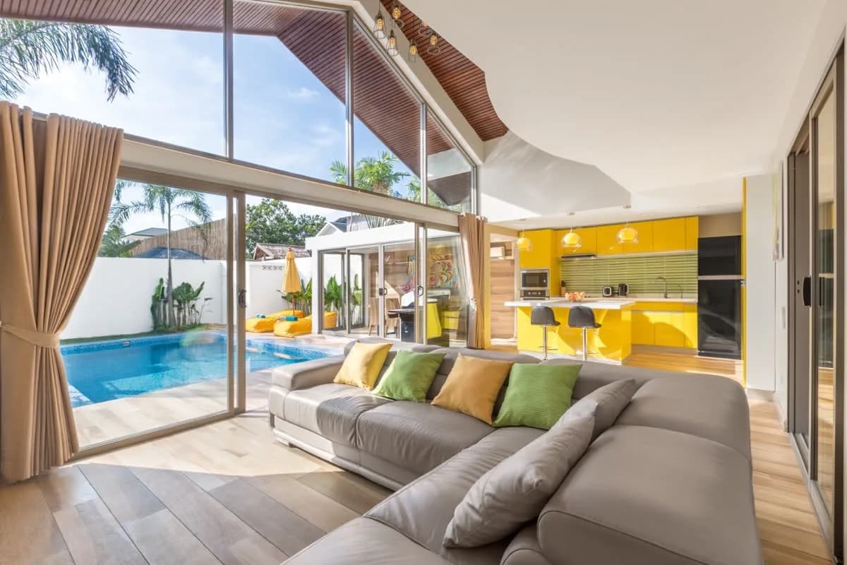 Sleek Villa With Spacious Layout photo 4