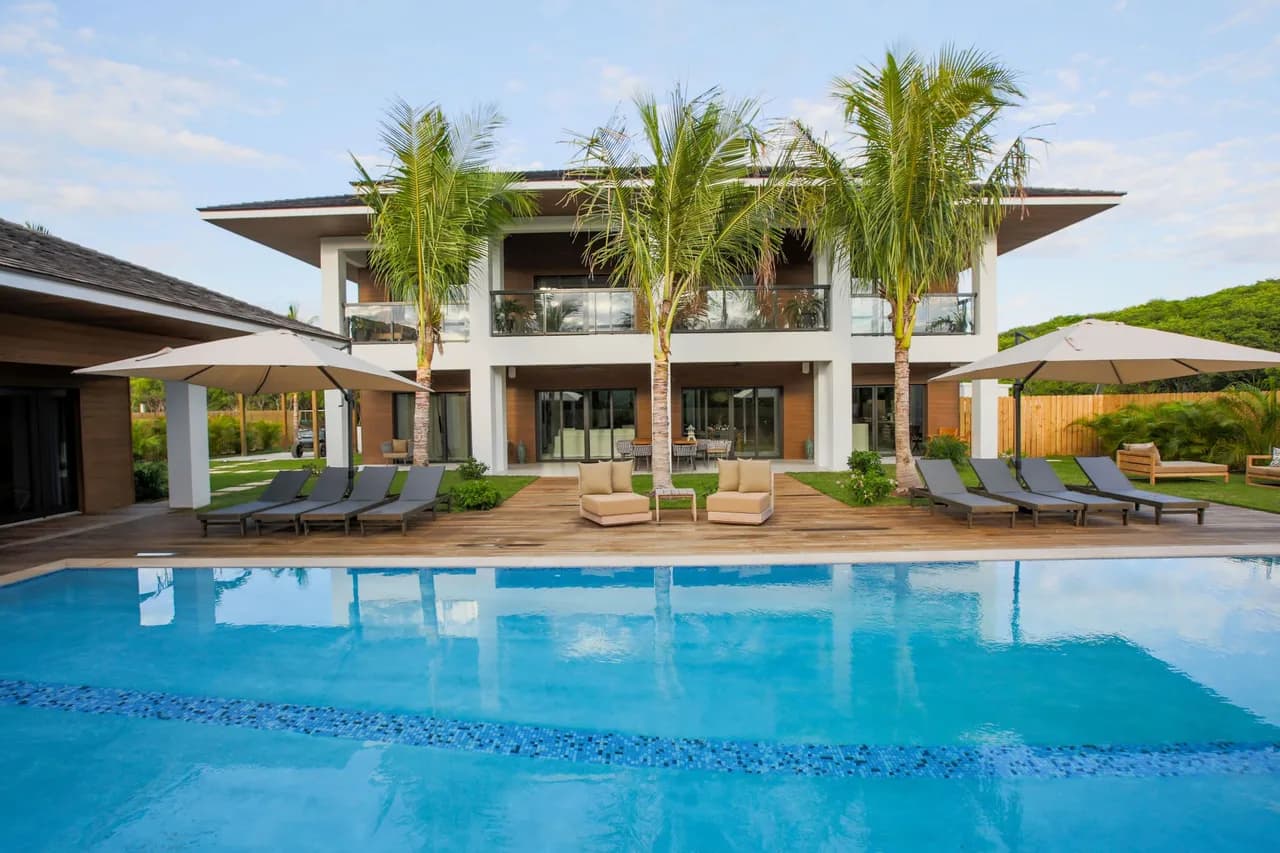 Private Tree Lined Villa 300 Feet from The Beach photo 2
