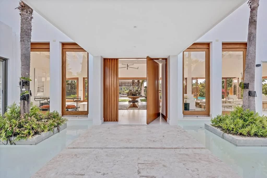 Modern oasis stunning views of golf course & river photo 2