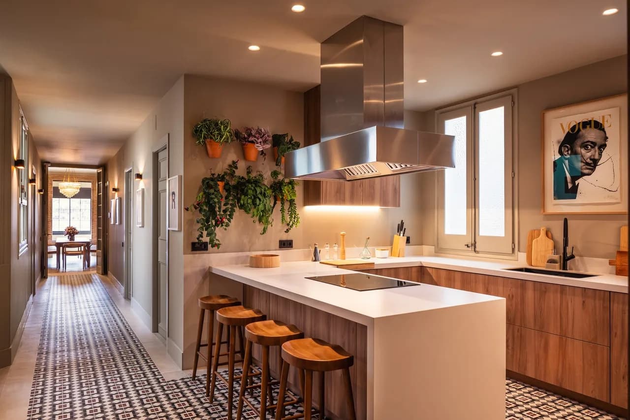 Modern Six Bedroom Flat in Barcelona