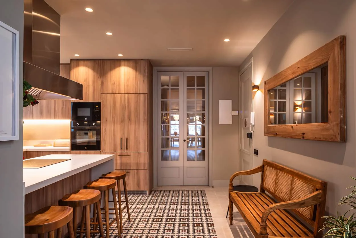 Modern Six Bedroom Flat in Barcelona photo 4