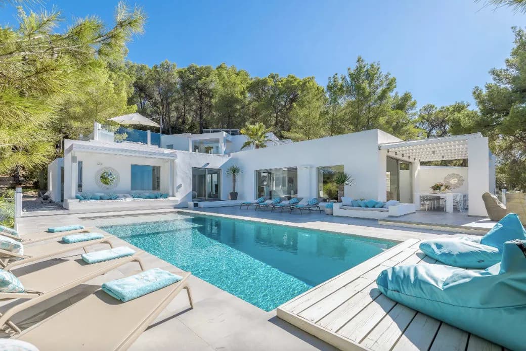 Chic Villa Mediterránea con Piscina