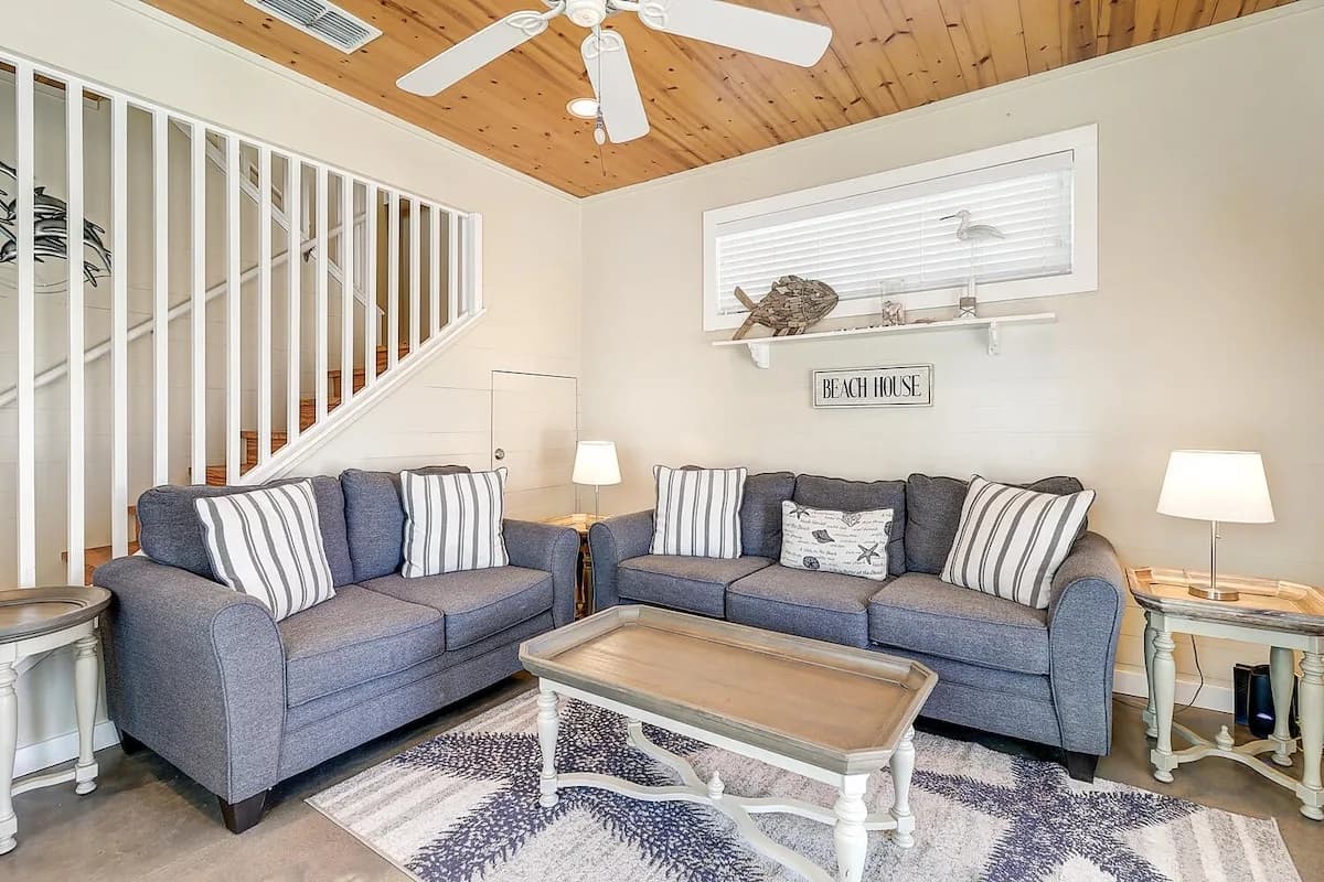 Casa Bella- Community Pool View | 0.3 mi to Beach photo 5