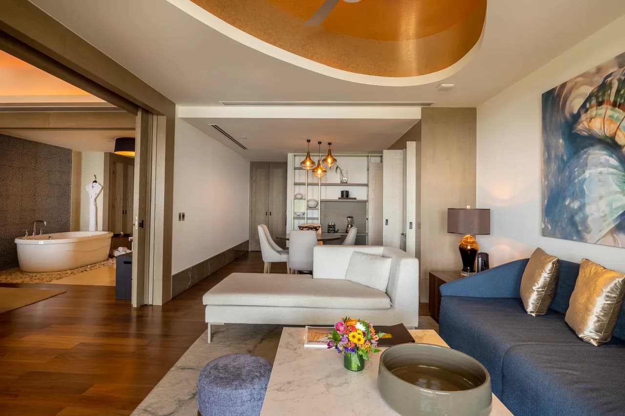 Oceanfront Penthouse Suite with Private Jacuzzi, photo 4