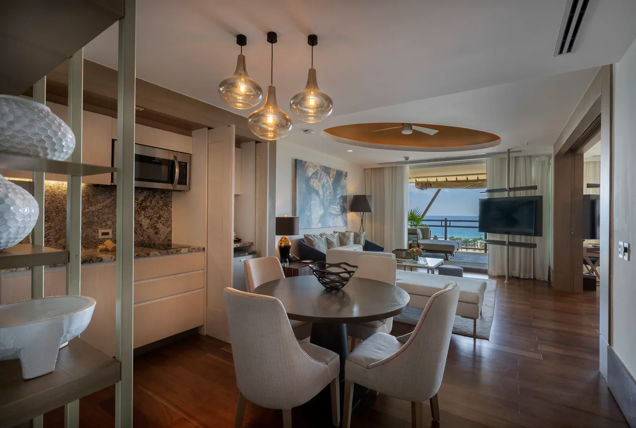 Oceanfront Penthouse Suite with Private Jacuzzi, photo 5