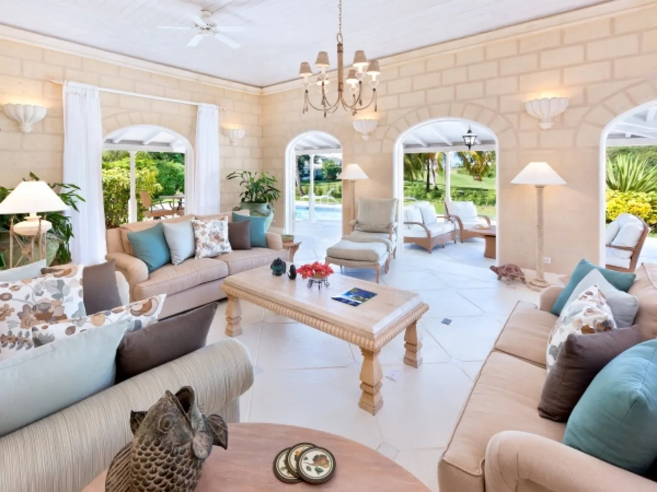 Beautifully Appointed Luxury 4br Villa photo 4